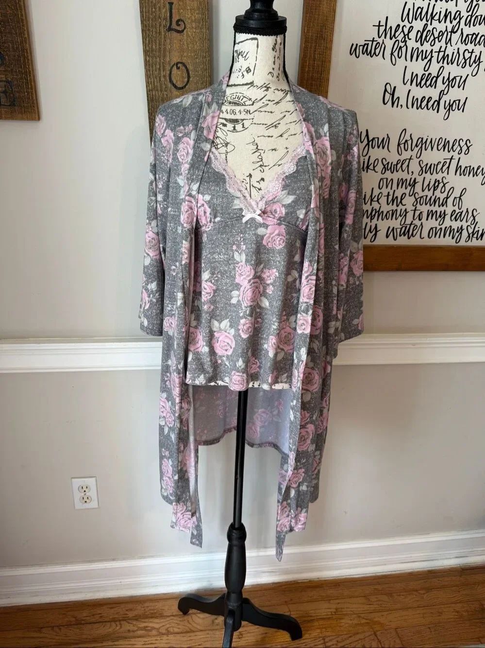 Laura Ashley Women's 2-Piece Floral Lace Cami Robe Set Gray Pink Size Medium